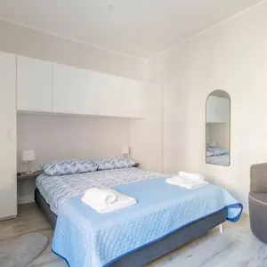 https://appartamento-canonica-81.italymilanhotels.net