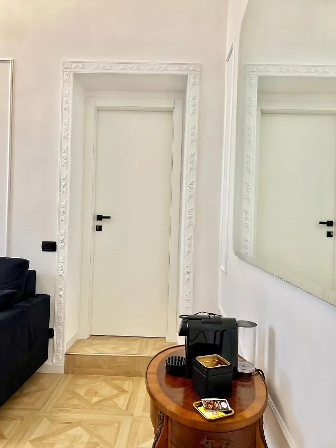 Fiorentine Relais Napoli 0*,  Italia